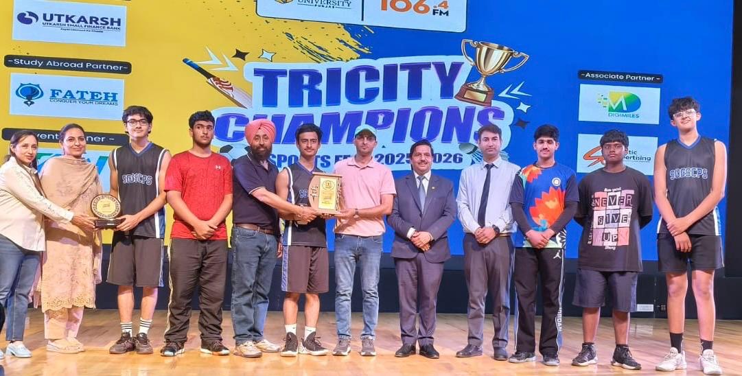 Basketball team receiving third position award