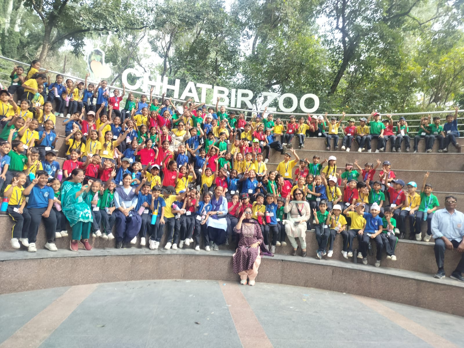Group photograph of students on the zoo trip