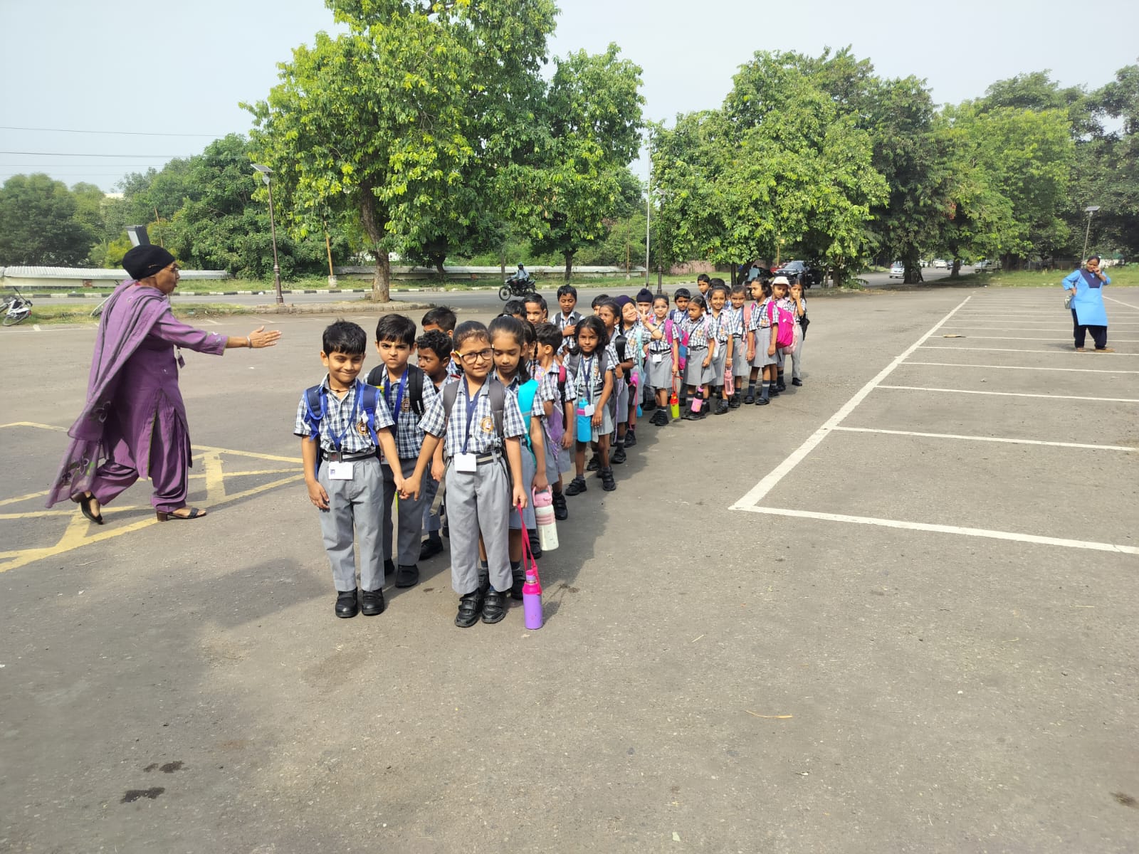 Kindergarten students on educational trip
